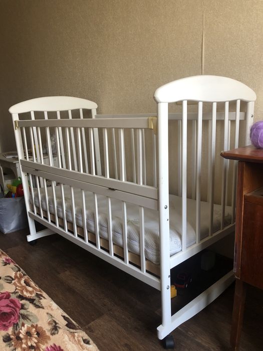 Дитяче ліжечко в гарному стані