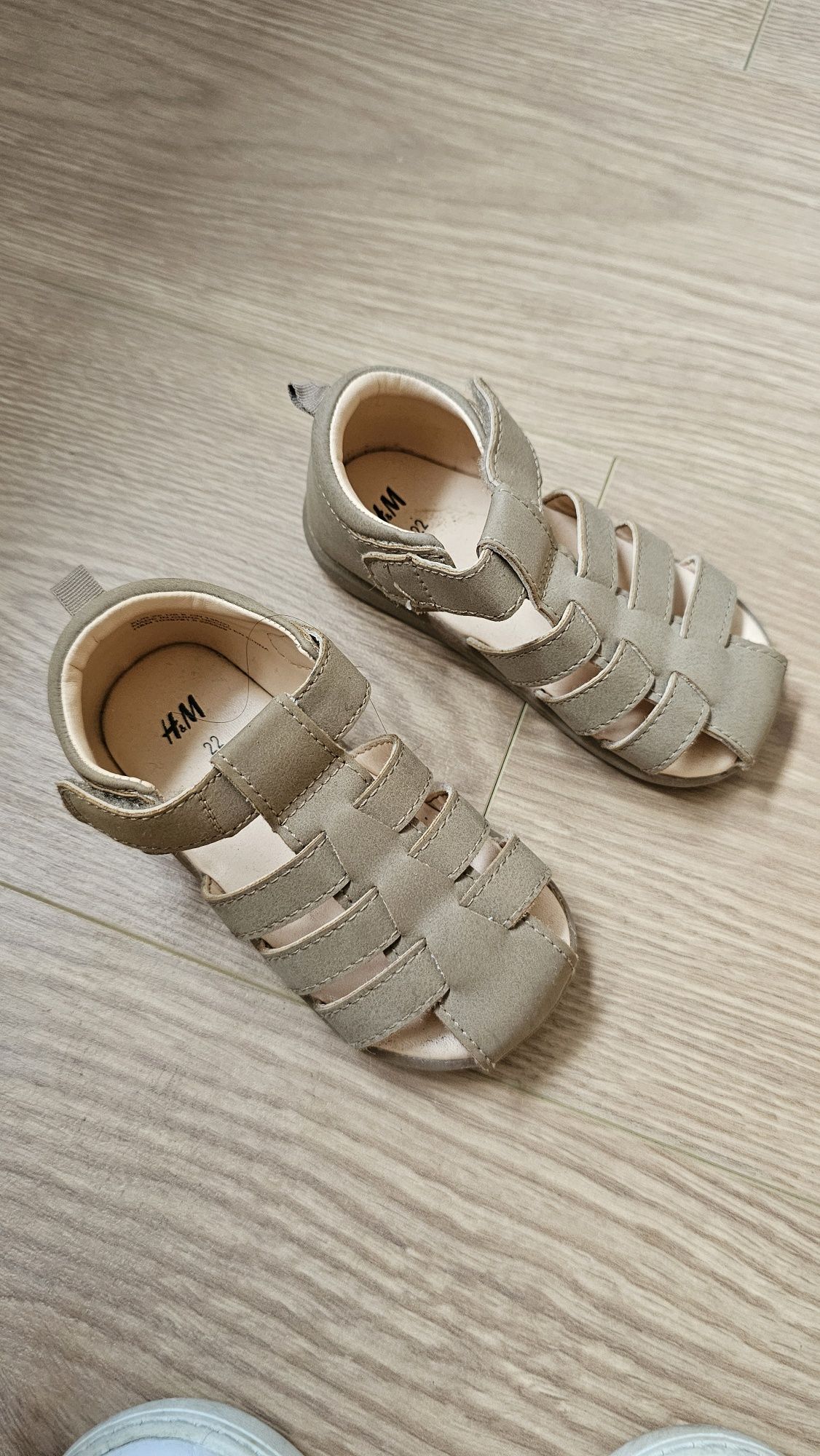 Sandálias H&M tamanho 22