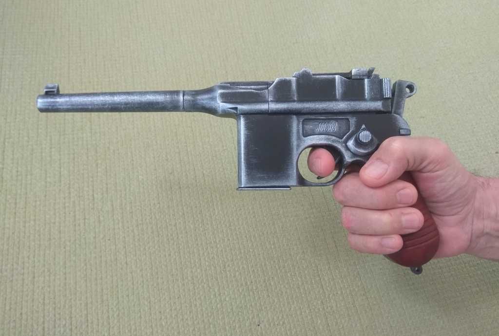 Детский Пистолет Mauser Пластмассовый - Игрушка НЕ РАБОЧАЯ.