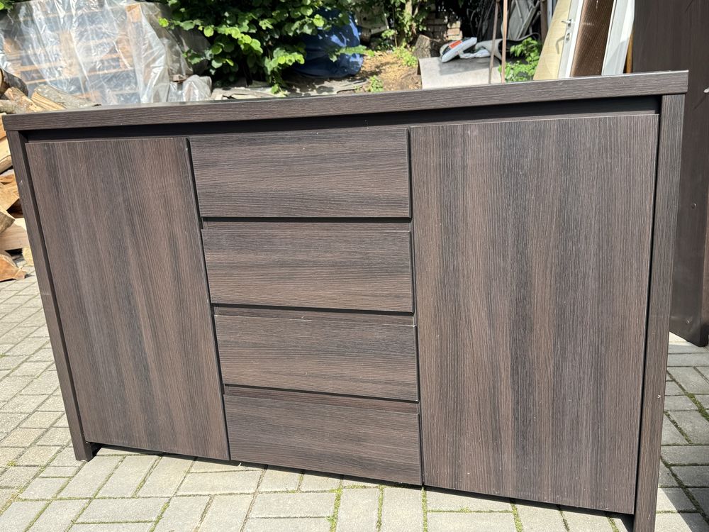 Komoda w kolorze wenge