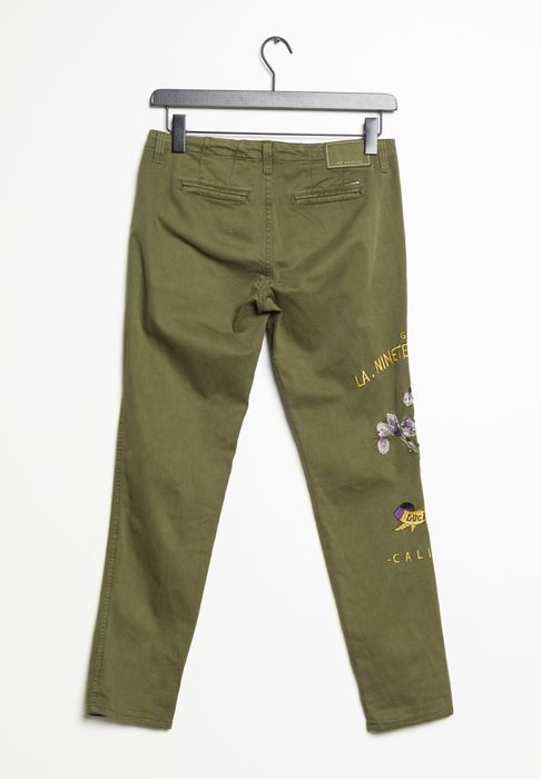 Guess spodnie materialowe chinos chinosy z haftem haftowane khaki s 36
