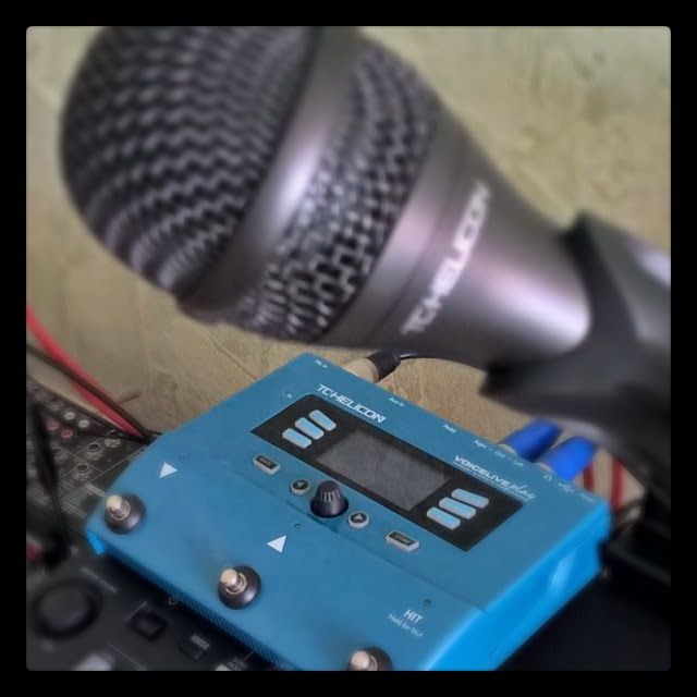 TC Helicon VoiceLive Play + MP75