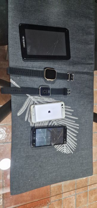 Lote de telemóveis e informática