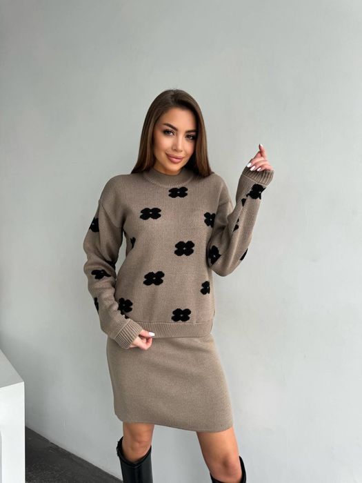 Костюм жіночий вязаний спідниця і светр