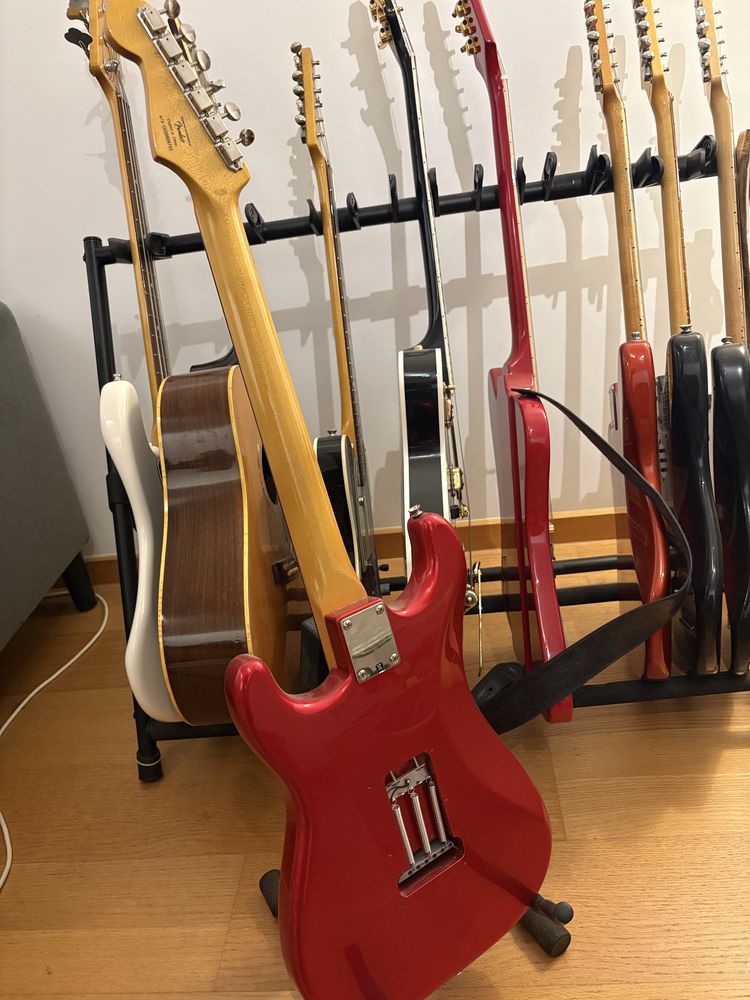 Squier stratocaster candy apple red