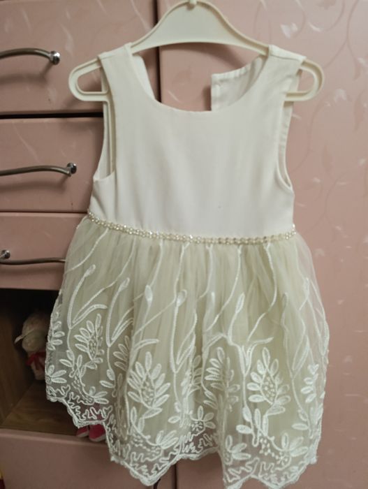 Нарядне плаття для дівчинки