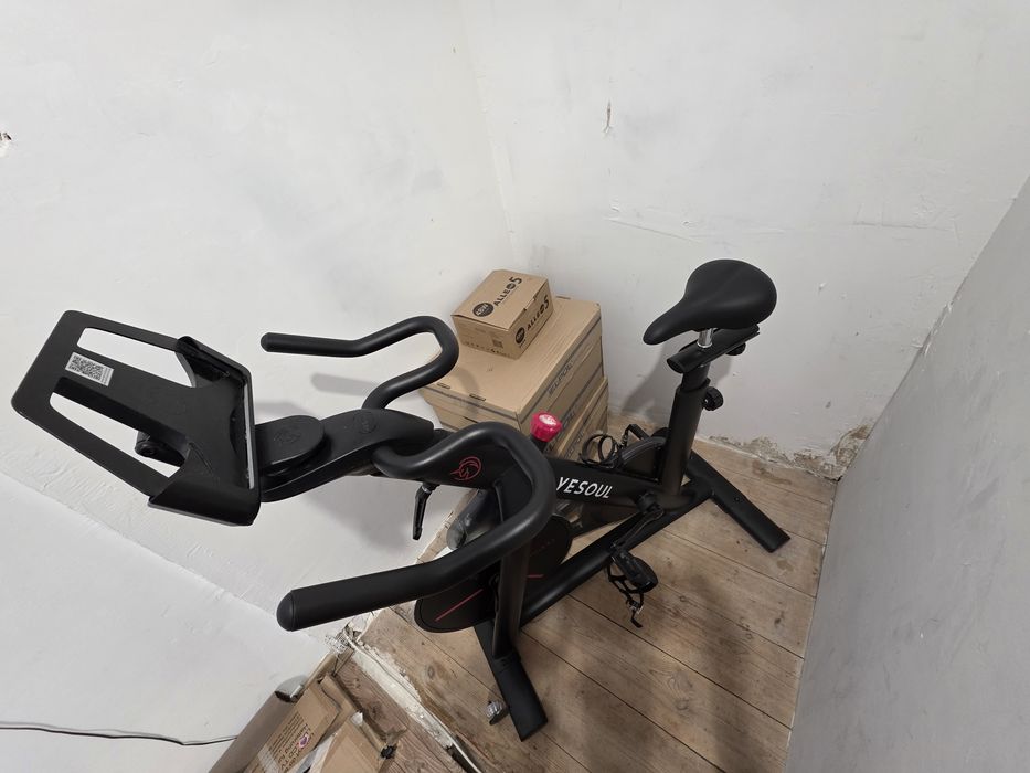 Stacjonarny rower spinningowe Yesoul S3 czarny