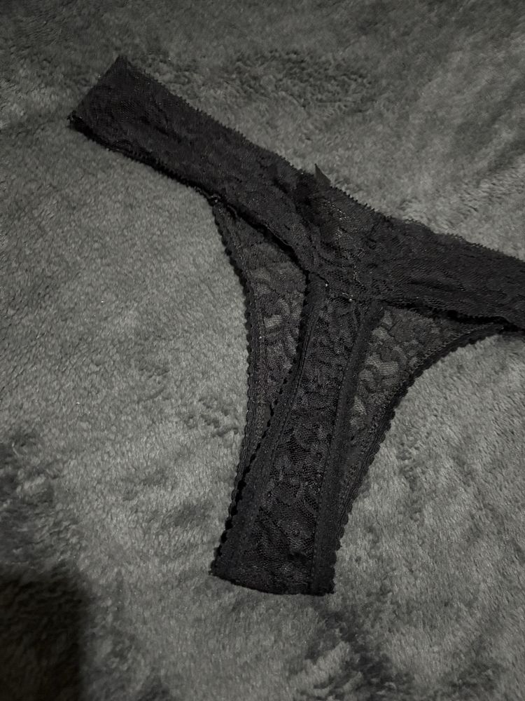 Cueca tanga rendada usada