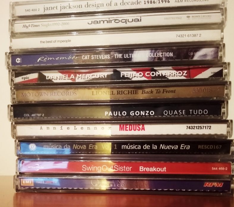 Variados Cd´s música e cd's Livros e 2 suportes.