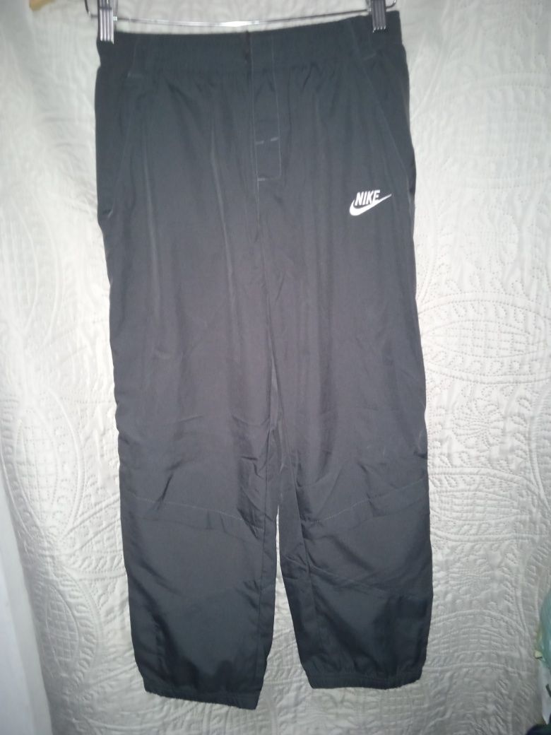 Calça desportiva Nike NOVA 12 anos.