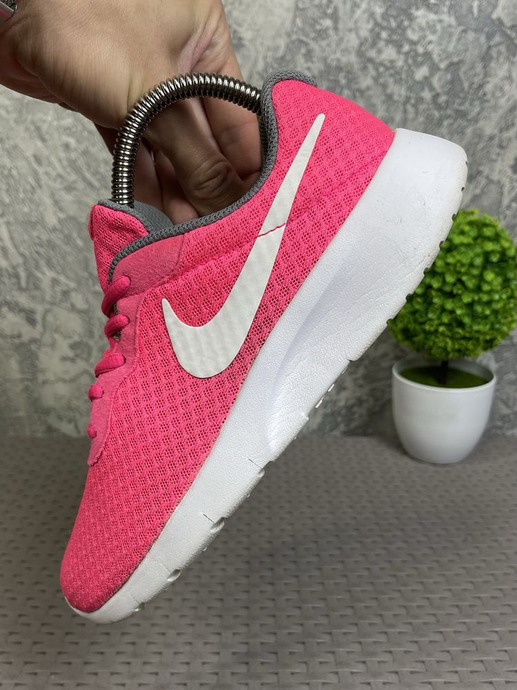 Nike Tanjun кроссовки 38 размер женские спортивные розовые оригинал