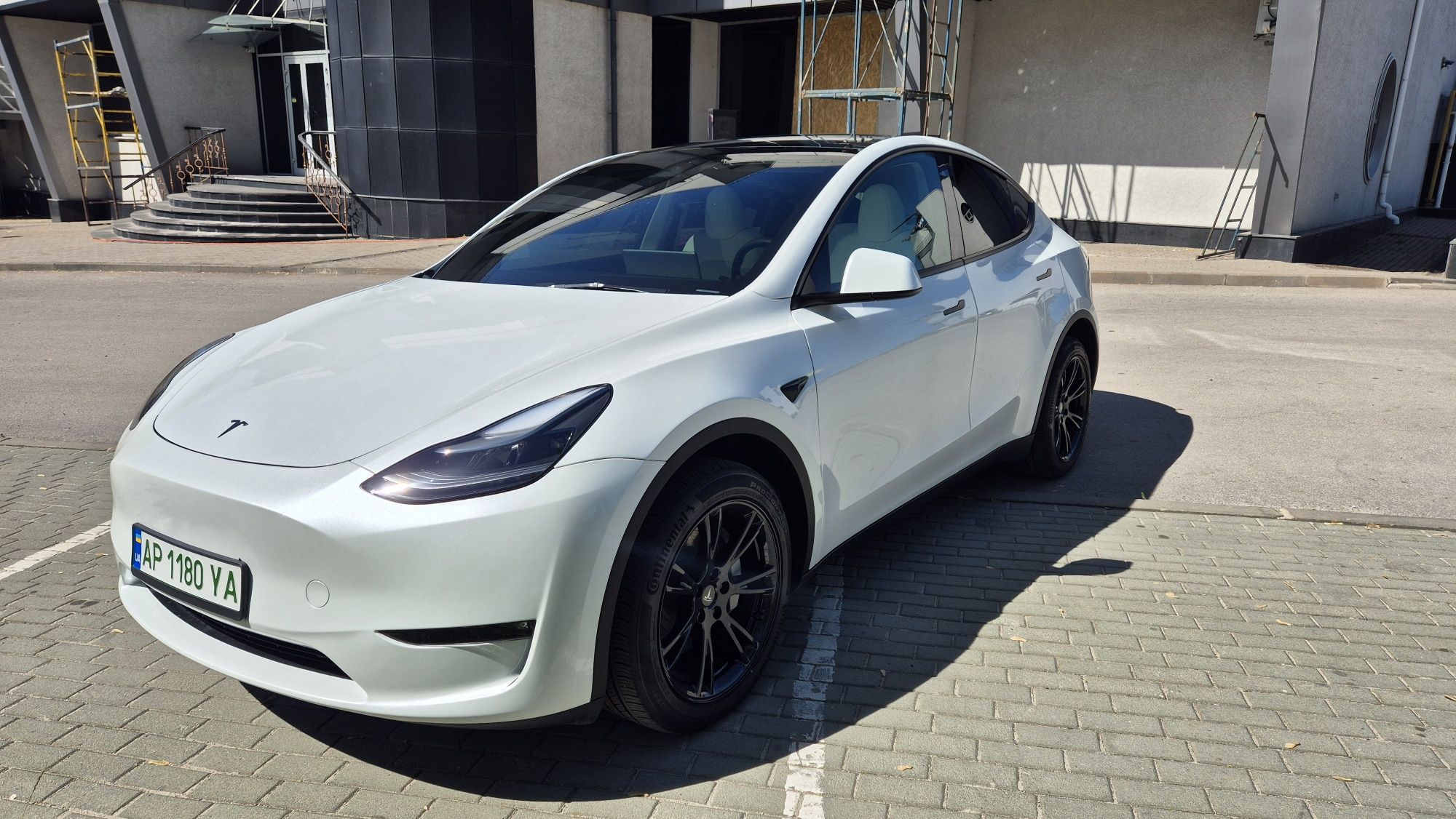 Tesla Y 2023 long range 7 місць