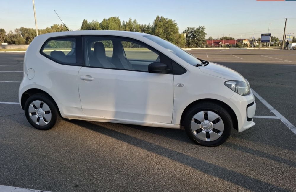 Volkswagen UP! 2013 року бензин