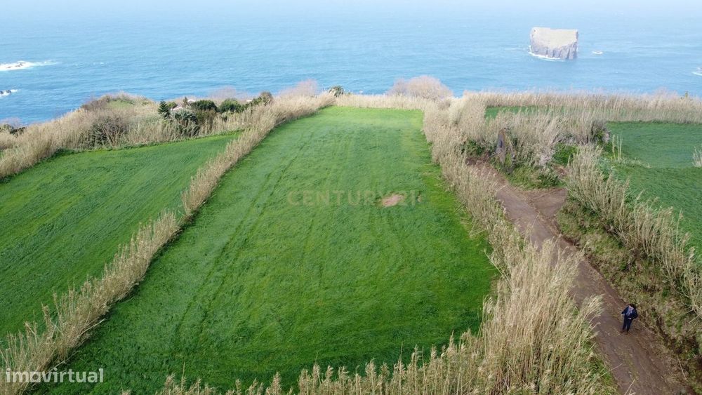 Terreno à venda nos Mosteiros