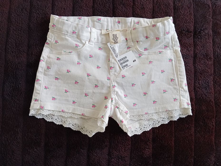 R. 134 H&M NOWE krótkie spodenki, szorty, biel, kwiatki, dżinsowe