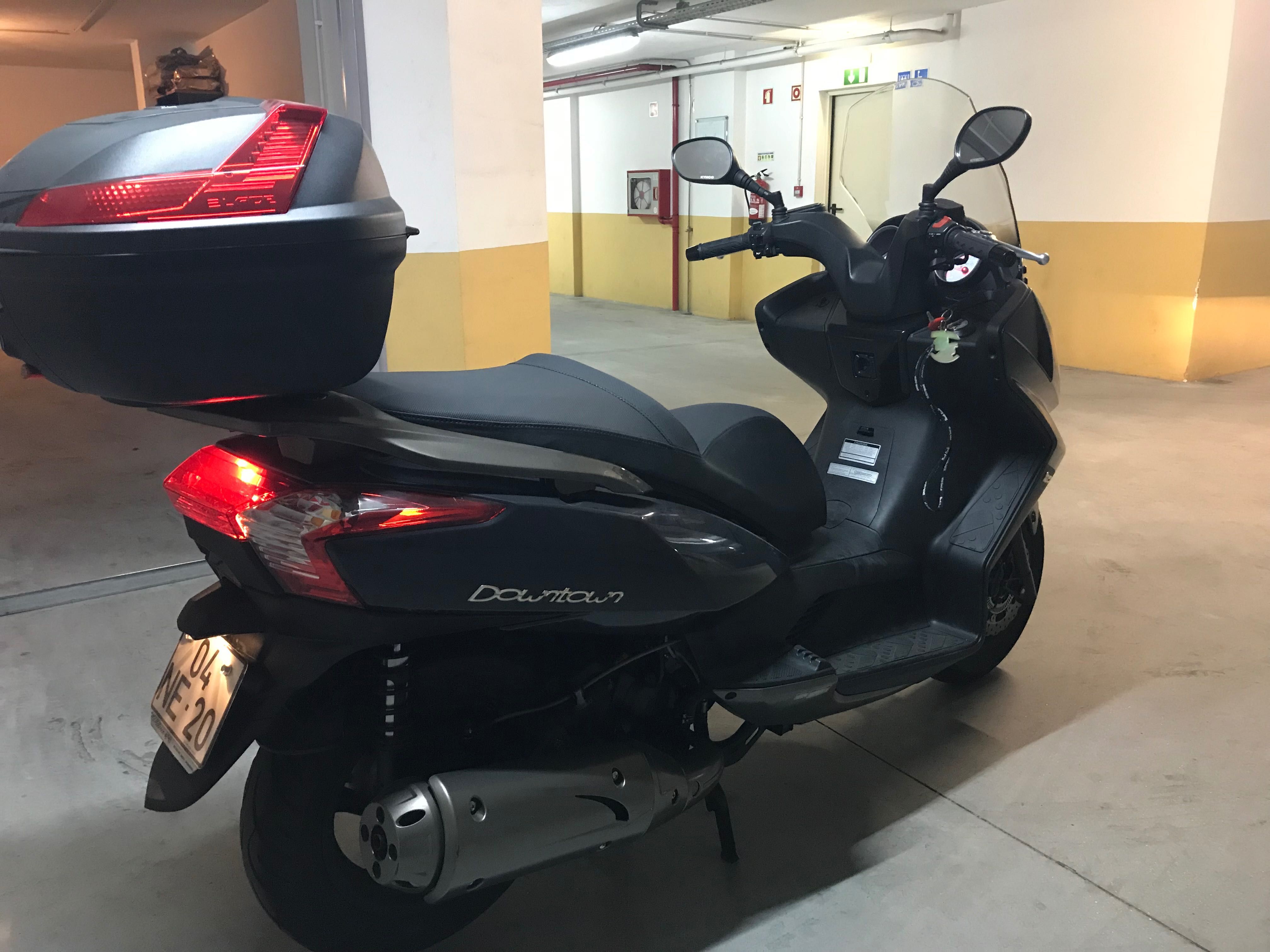 Kymco DownTown 125i - como nova