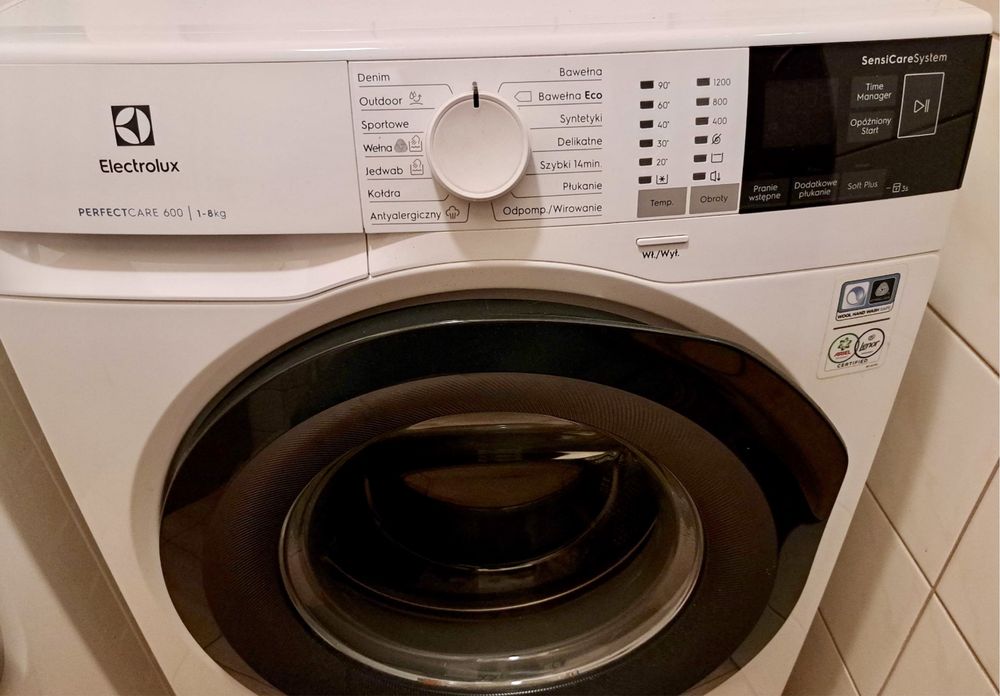 2,5 letni zestaw Electrolux Suszarka kondensacyjna + pralka + łącznik