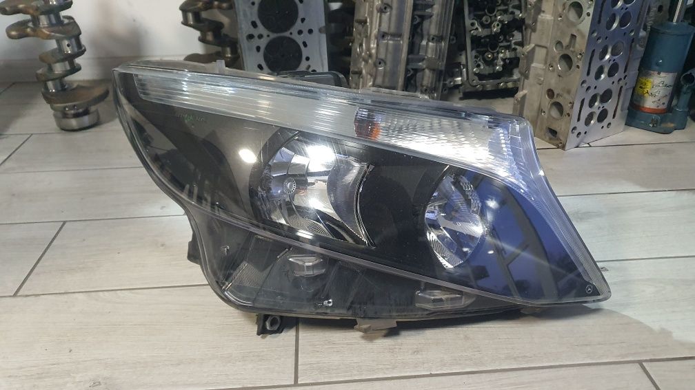 Передня права фара Mercedes-Benz vito w447 2015-2023
