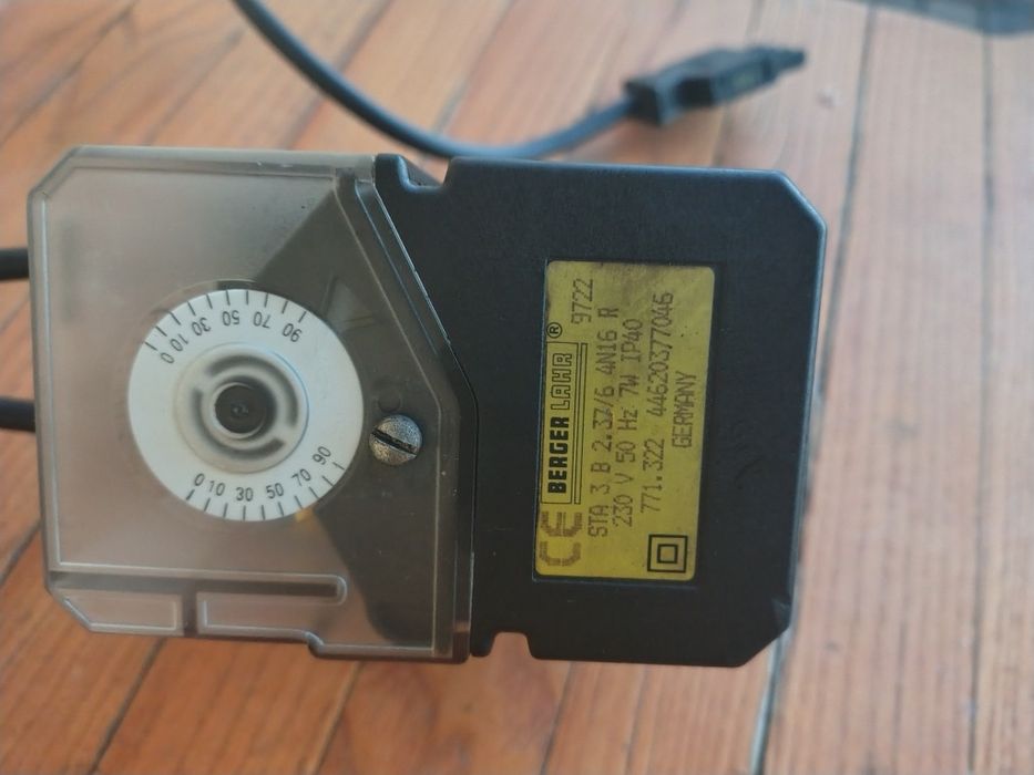 Zawór trójdrożny DN32 i 25 z napędem