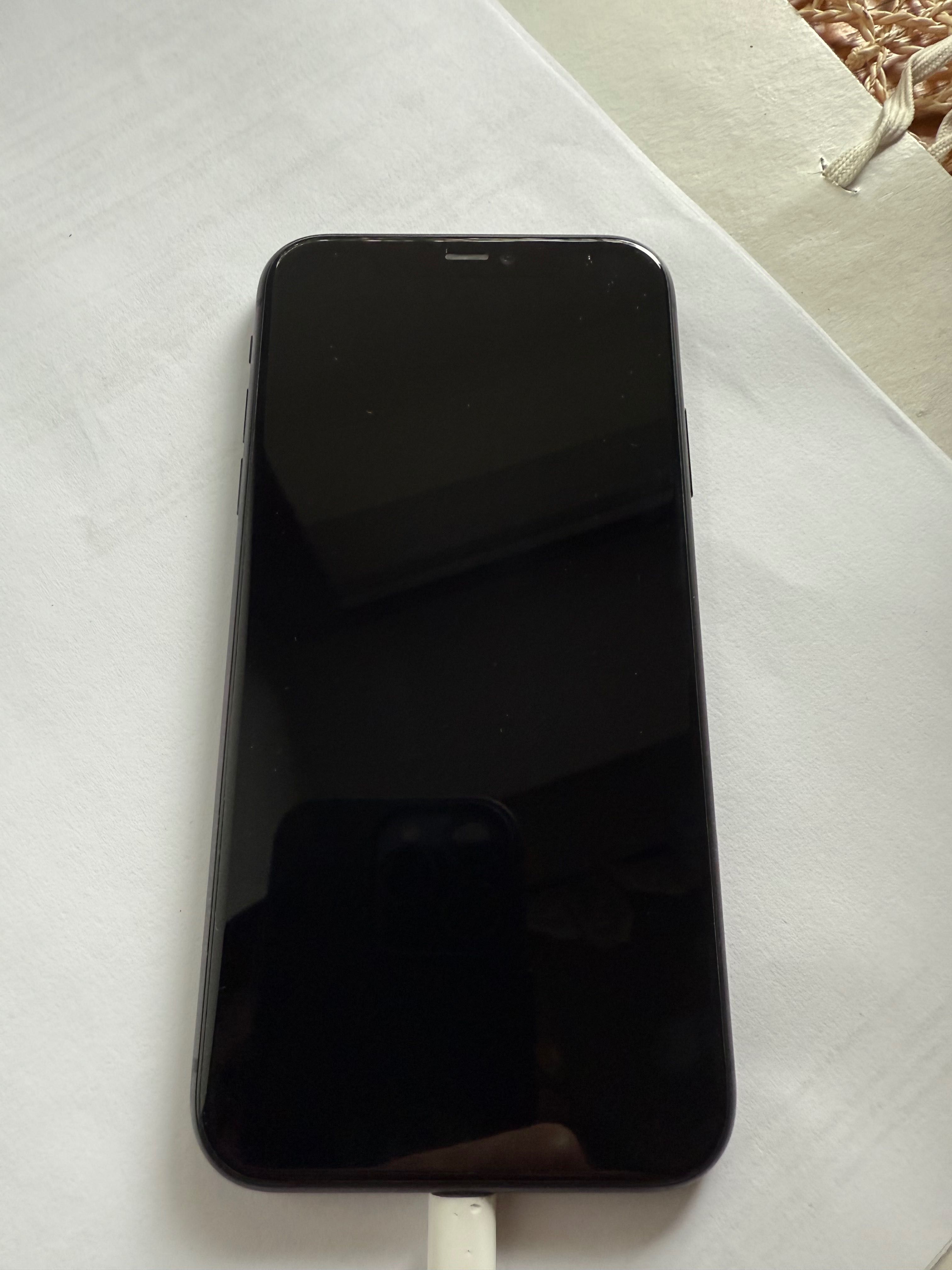 iPhone 11 z oryginalnym pudełkiem