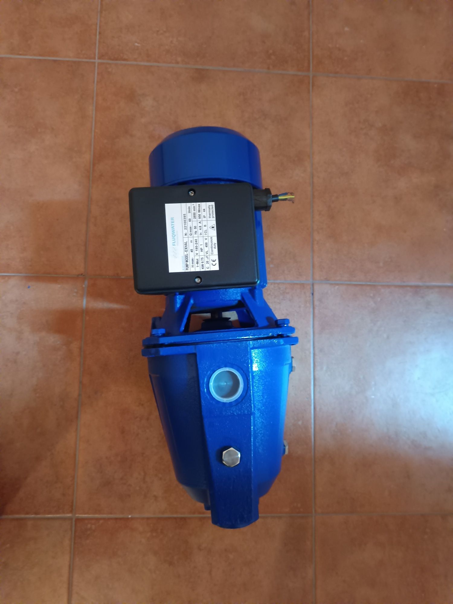 Bomba de água nova