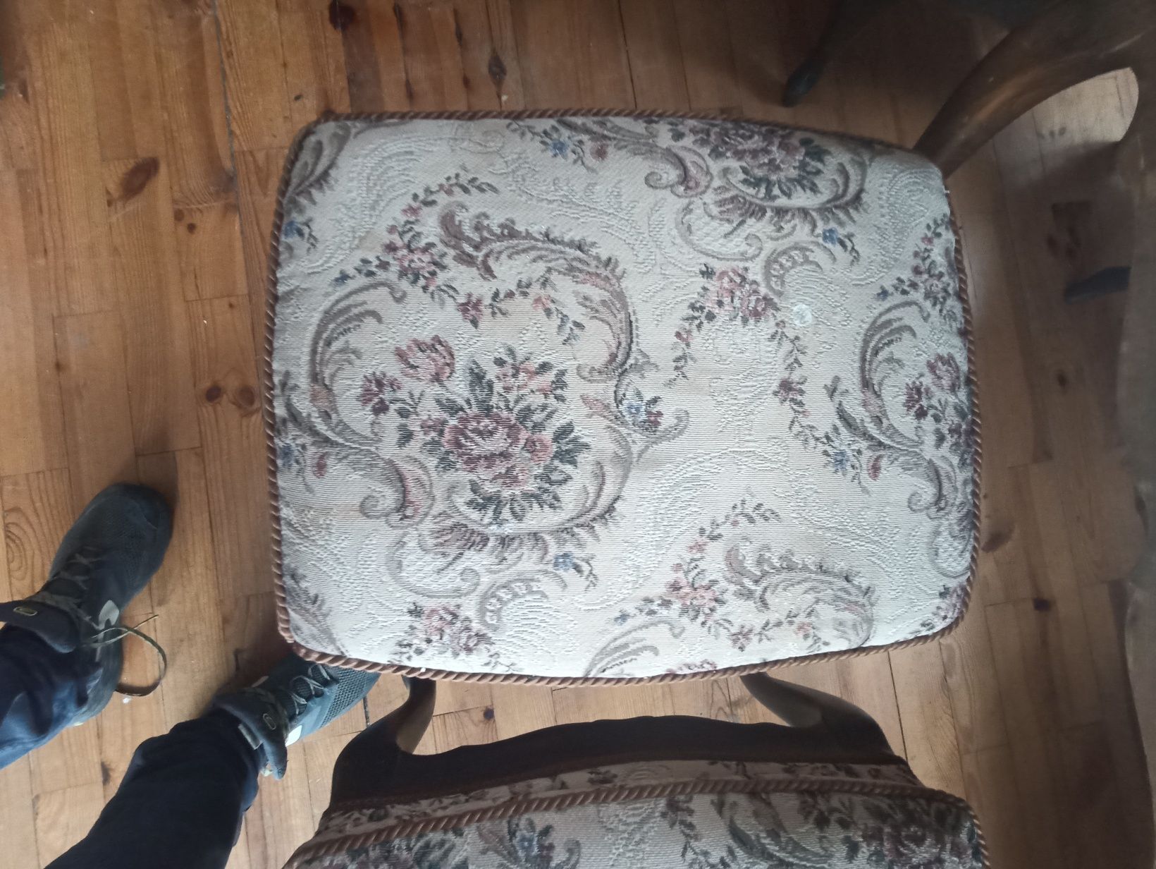 Komplet mebli w stylu ludwikowskim i stolik do renowacji