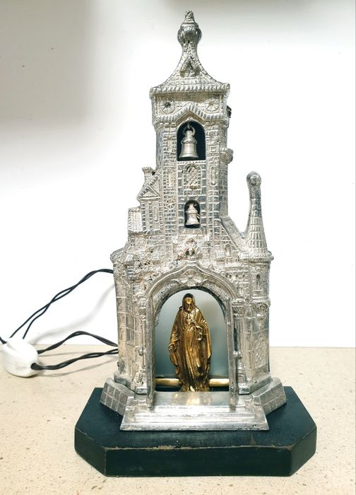 Raro antigo altar / capela do Sagrado Coração Jesus - prateado