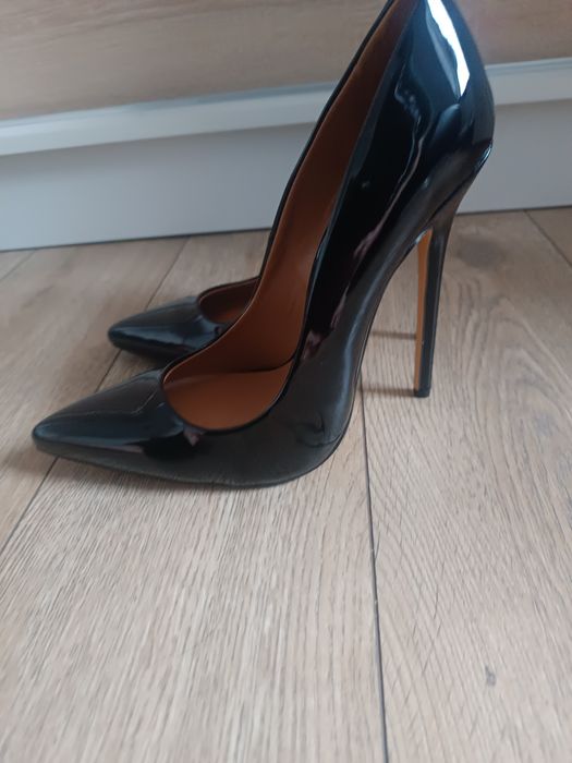 Czarne lakierowane szpilki