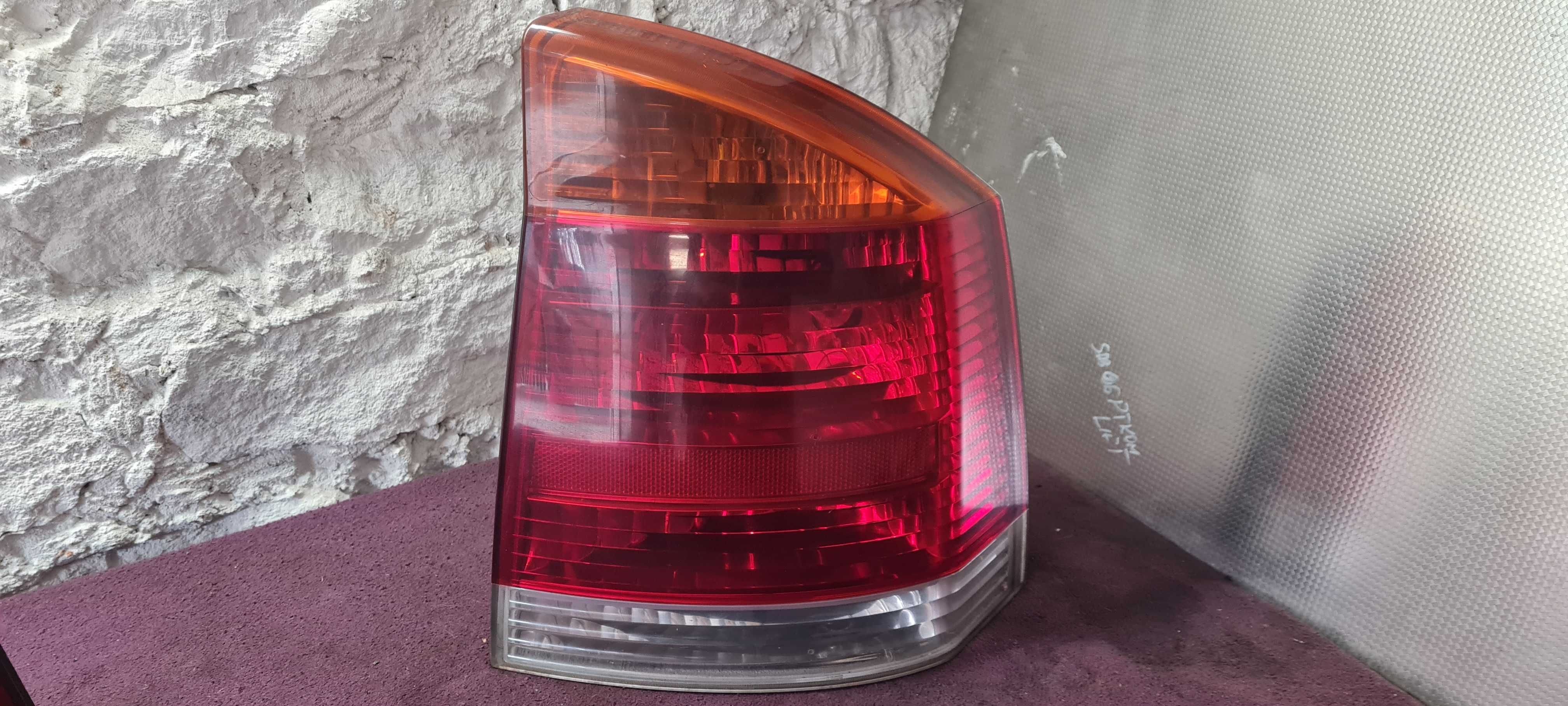 Lampy tył opel vectra sedan 2002 rok cena za komplet