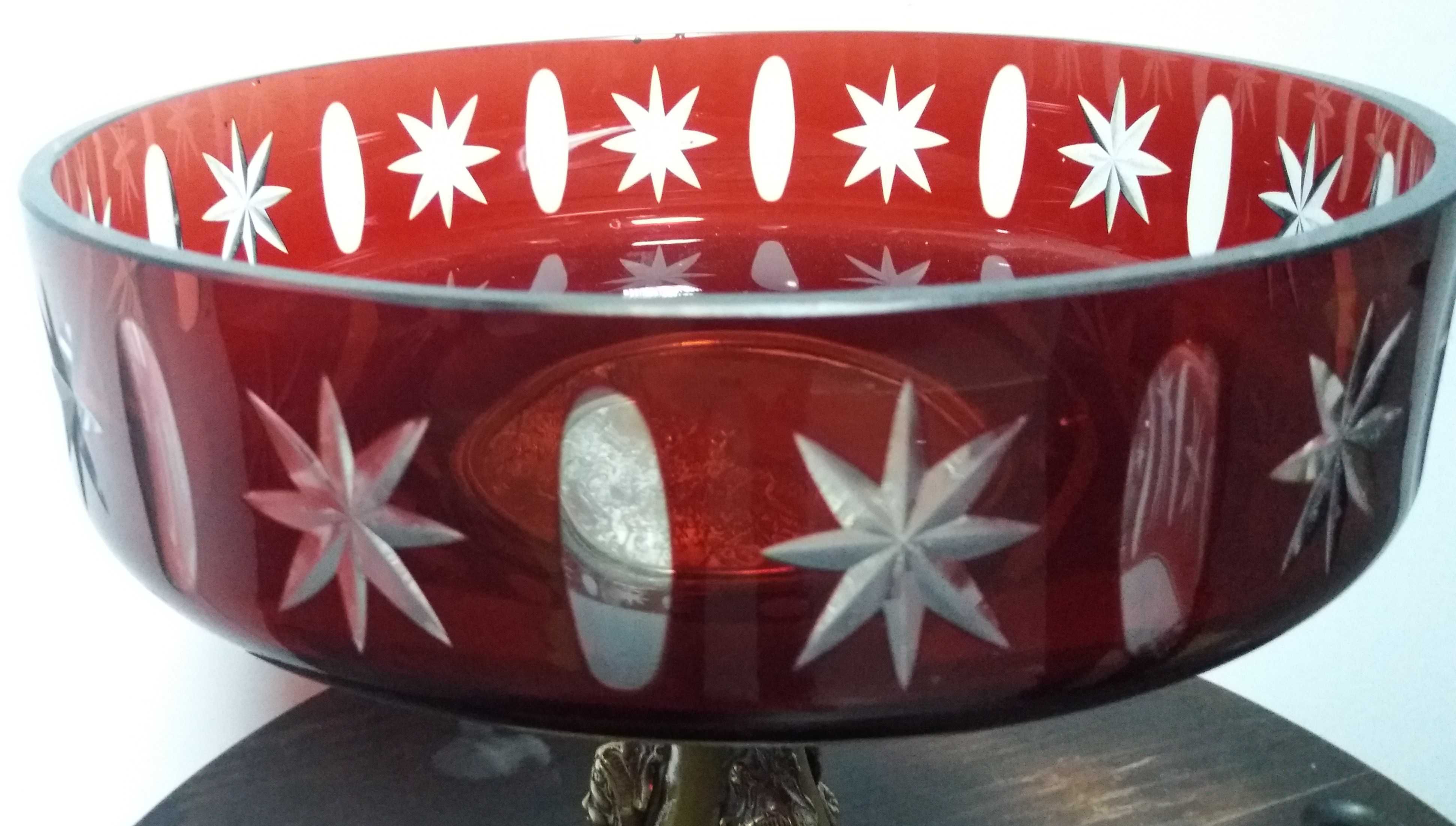 Taça fruteiro em cristal lapidado colorido c/ pé em metal