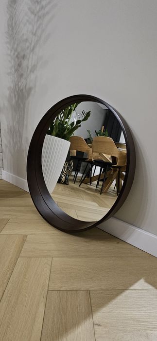 Lustro okrągłe drewno orzech 60x60 nils