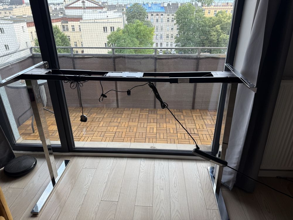 Elektryczny stelaż / nogi do biurka