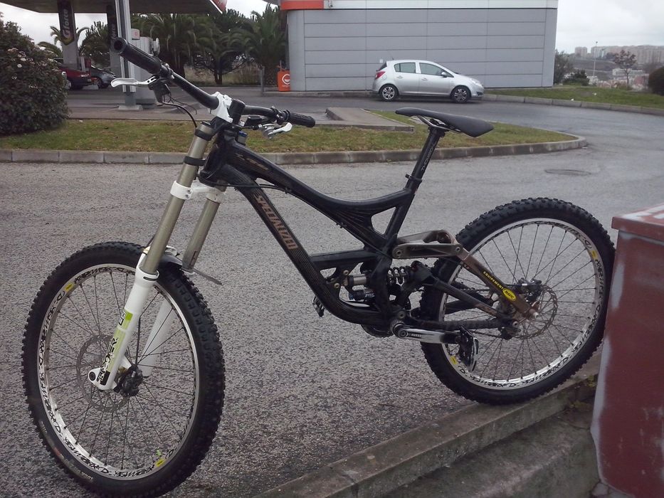 Bicicleta de downhill Specialize Demo 8