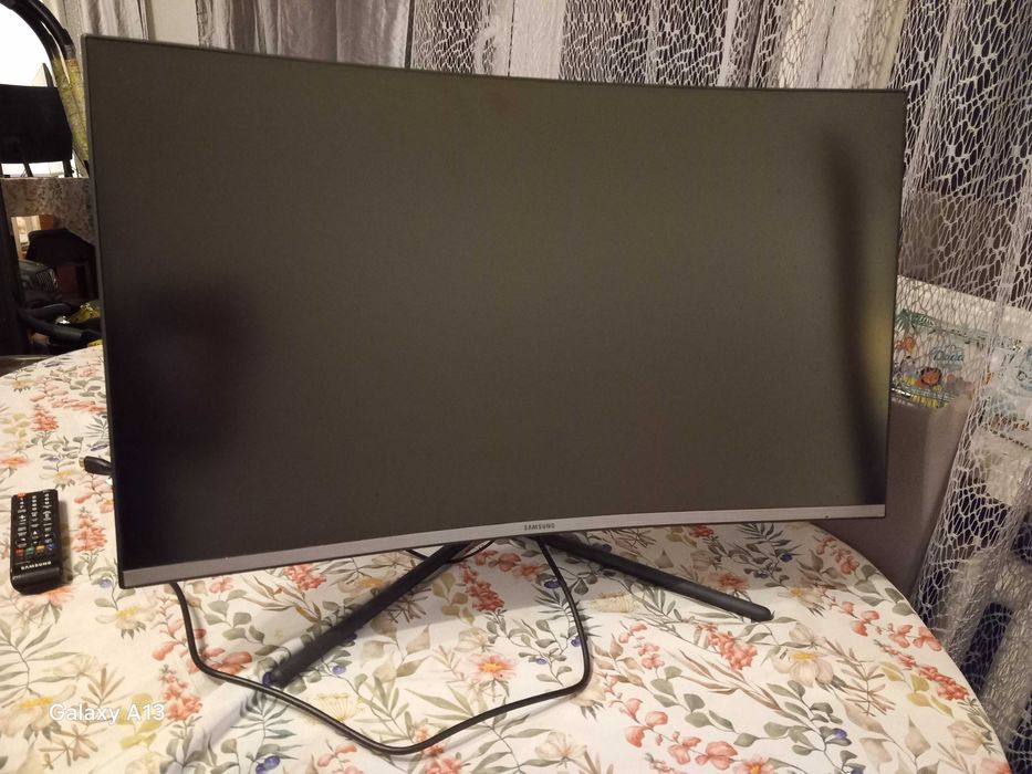 Monitor Samsung 32 cale / curved