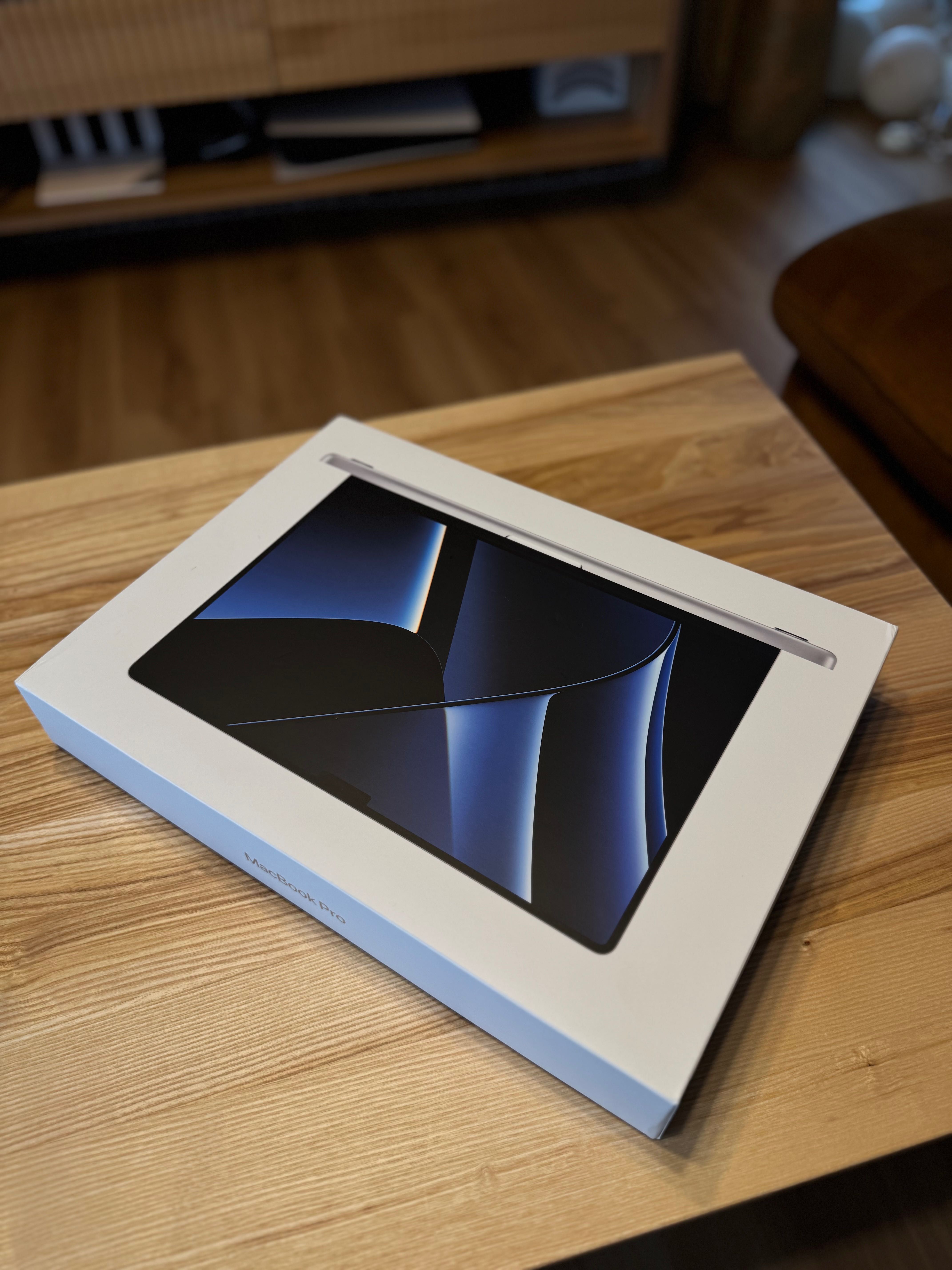 MacBook Pro 16 M2 Max 96GB RAM 2TB SSD + Apple Care