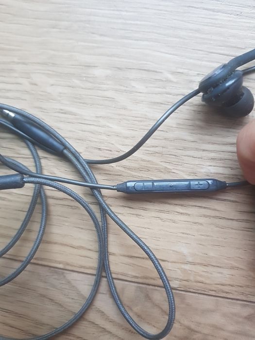 Sluchawki przewodowe marki Samsung AKG