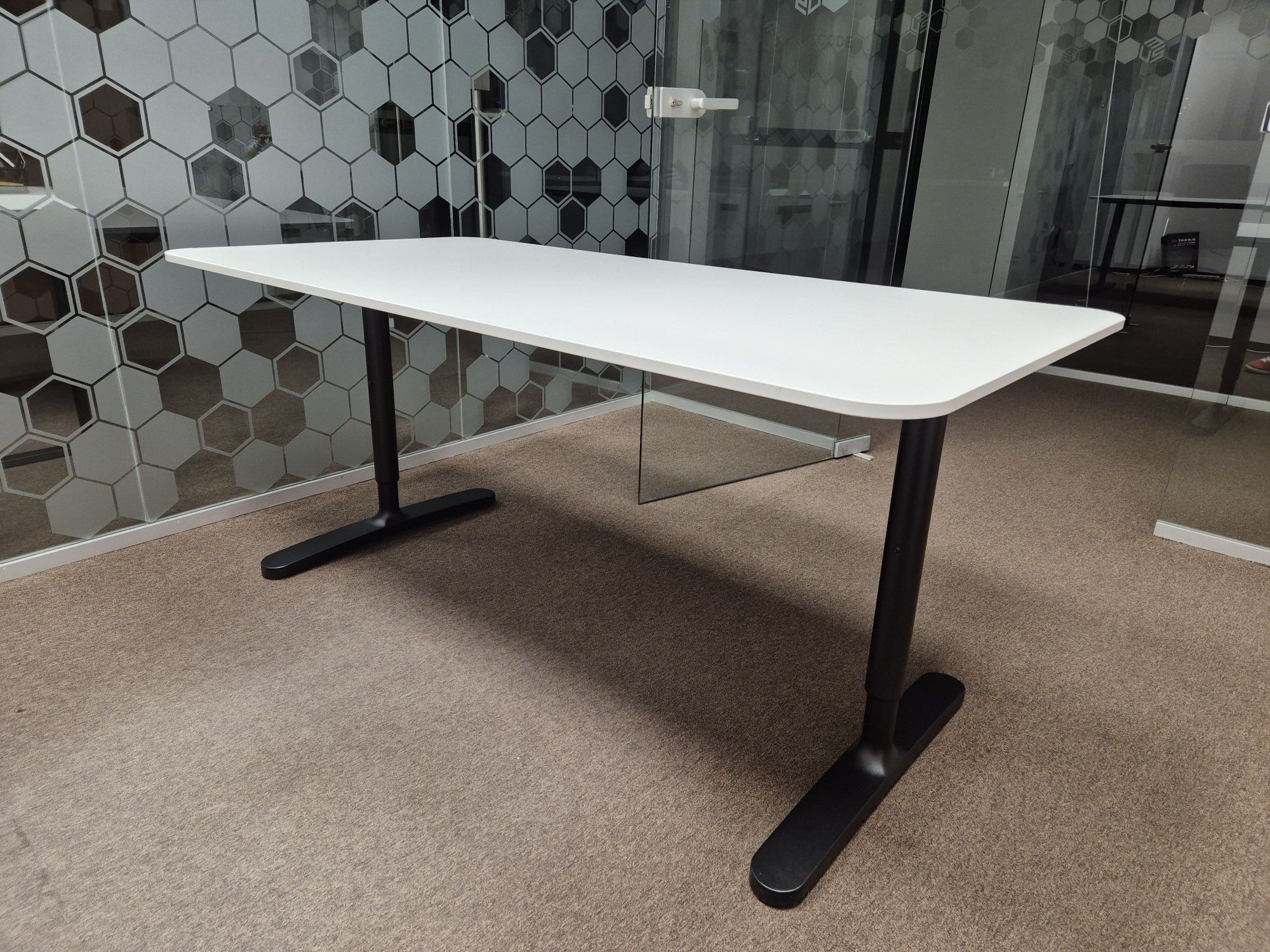 Biurka IKEA 140x70cm, jak nowe. 200zł/szt