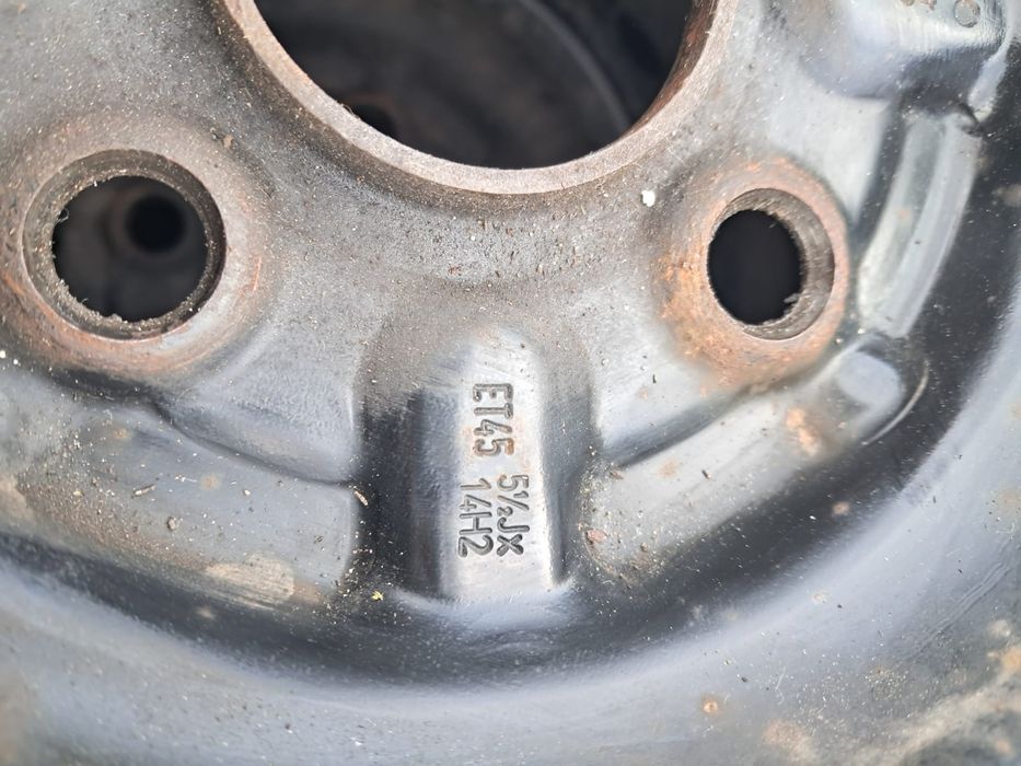 Opony 14 z felgami stalowymi