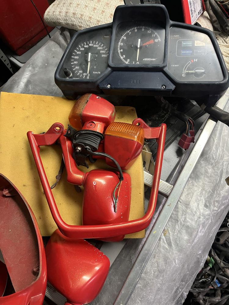 Honda rc24 vfr 750 czesci owiewki lagi kola opony blotnik licznik