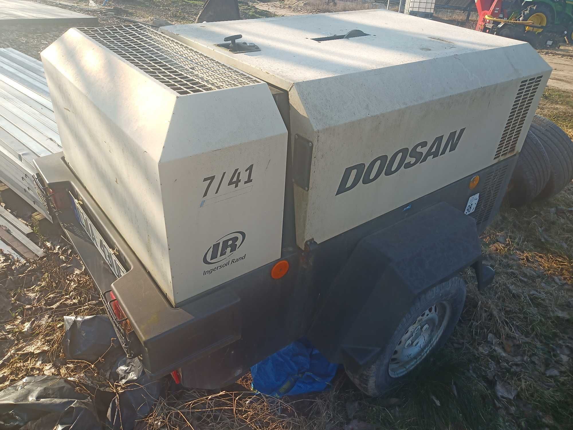 Kompresor śrubowy spalinowy diesel 2012 DOOSAN 7/41 1300mth