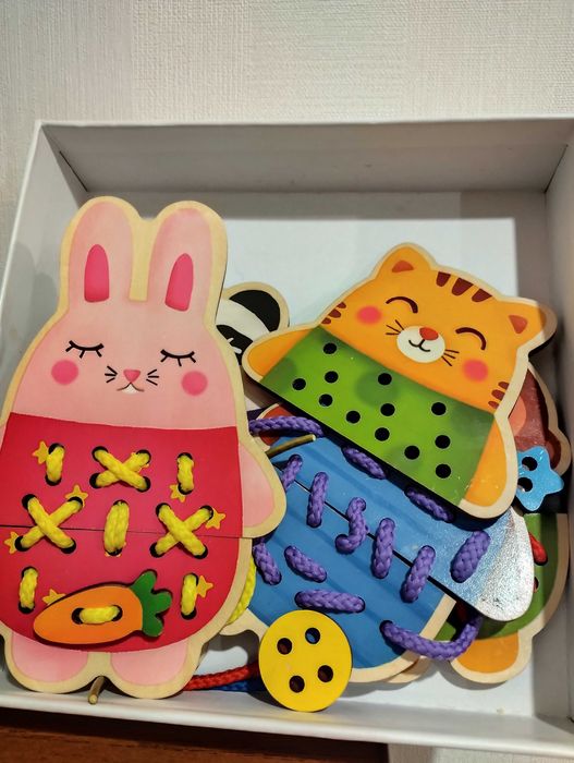 Деревянные игрушки пирамидка головоломка шнуровка