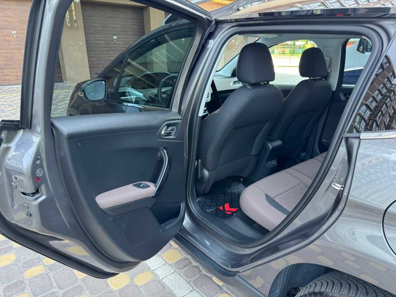Продам  Peugeot 2008 2016. Можна в розстрочку, під викуп.