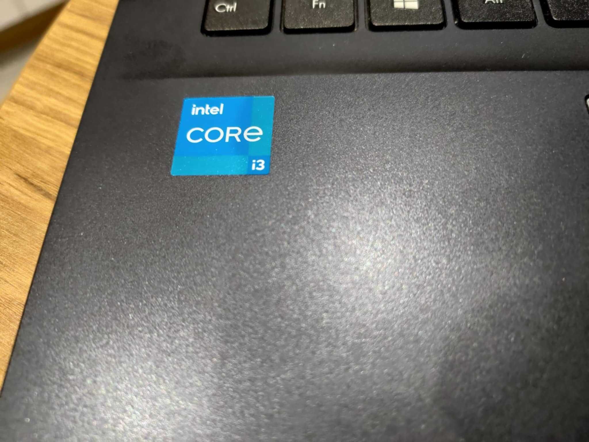 Laptop - Asus Vivobook 15.6"