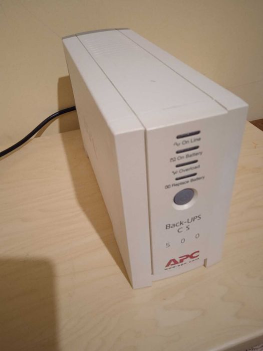 ИБП бесперебойник APC Back-UPS CS 500 с аккумулятором + шнуры