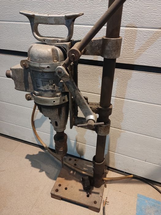 Niemiecka wiertarka stołowa