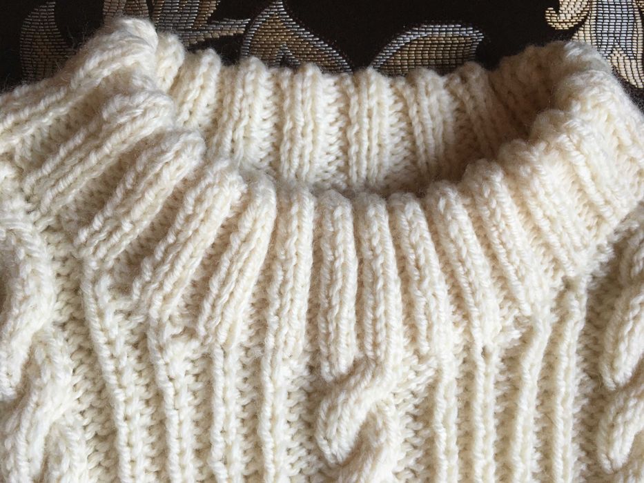 Джемпер об'ємного ручного в'язання етностиль реглан