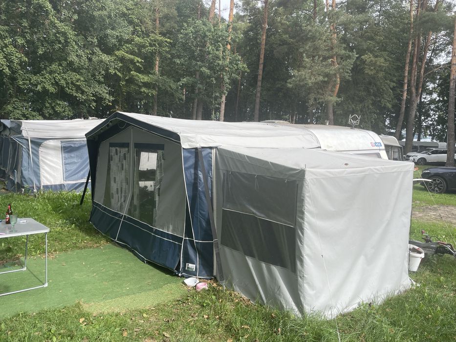 Przedsionek do przyczepy