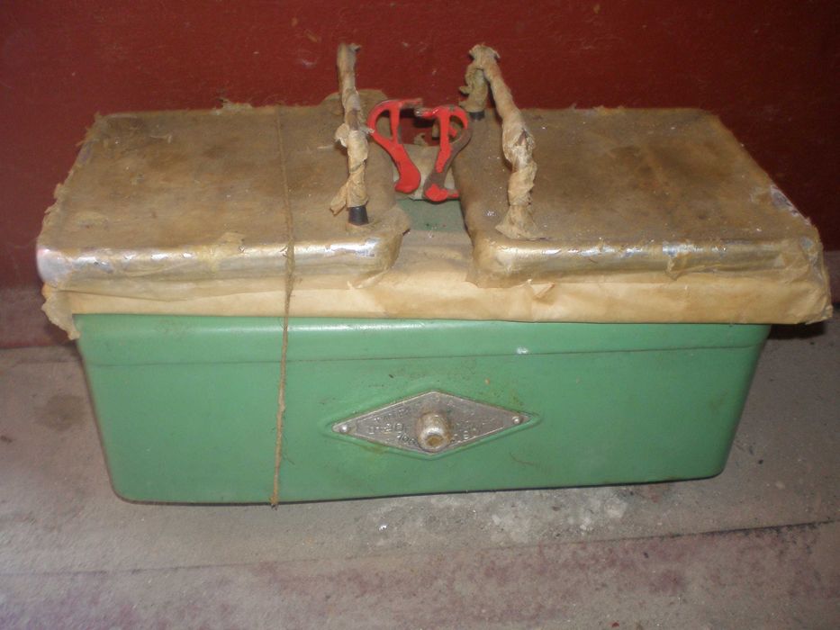 Атиквариат весы механ 1960год Размер 15х17х35 гирьки к нему-ТОРГ