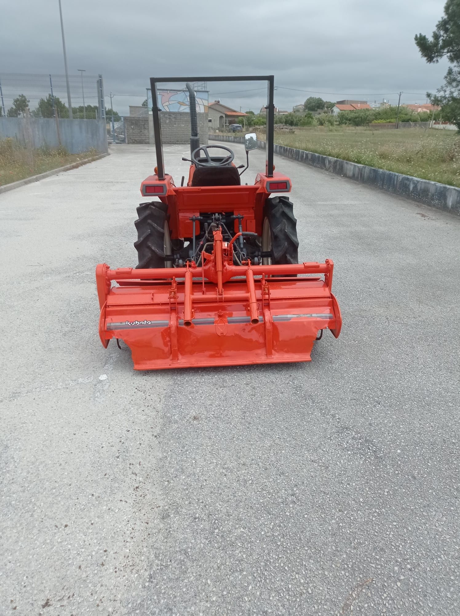 Trator com Frese Kubota Sunshine