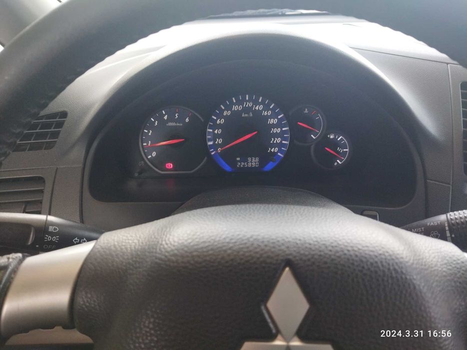 Мітсубісі грандіс